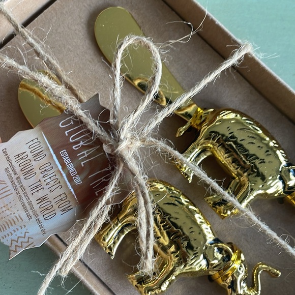 Gold Elephant Cheese Spreaders - Picture 3 of 3